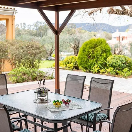 Spyrelia With Private Pool & Outdoor Hot Tub Δασιά